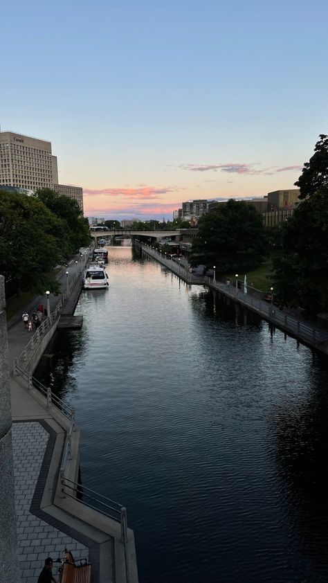 walking around downtown kinda makes me realize what pretty buildings this ghetto ass city has Lmao Downtown Ottawa Aesthetic, Night Sunset Aesthetic, Ottawa Aesthetic, City Daytime, Aesthetic Nightcore, Ottawa Downtown, Summer In Canada, Uni Lifestyle, Canada Provinces