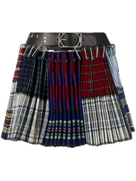 Punk Plaid, Plaid Skirt Outfit, Tartan Skirt, Skirt Trends, Stage Outfit, Mode Inspo, Plaid Skirt, Look Vintage, Skirt Design