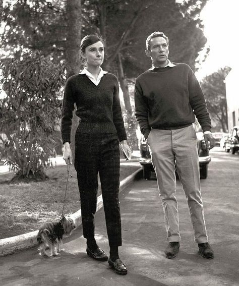 Audrey Hepburn in penny loafers alongside co-star Peter Finch in the gardens of the Cinecitta studios. Taken 1958 whilst filming ‘The Nun’s Story’ Audrey Hepburn Style Outfits, Audrey Hepburn Outfit, Peter Finch, Chloë Sevigny, Audrey Hepburn Photos, The Cardigans, Audrey Hepburn Style, Hepburn Style, Roman Holiday