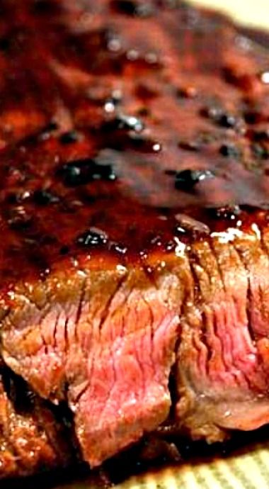 Bourbon Steak Sauce, Bourbon Grilled Flank Steak, Flank Steak Meals, Bourbon Marinade, Flank Steak Recipe, Bourbon Steak, London Broil Recipes, Steak Dinner Recipes, Sweet Bourbon