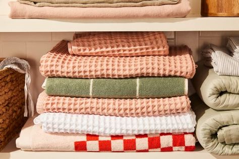 Mother-in-Law’s Simple Towel Storage Trick | Apartment Therapy Organize Dish Towels, Kitchen Towel Organization, Kitchen Towel Storage, Dish Towel Storage, Kitchen Towels Storage, Towel Organization, Folding Laundry, Bathroom Closet, Storage Kitchen