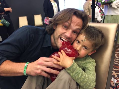 Misha Collins on Twitter: "My son was getting a little hyper and destructive, so this sociopath fed him the worlds largest gummy bear. #SPNDC https://t.co/zIrBdcoXgl" West Collins, Jared Supernatural, Supernatural Convention, Jensen And Misha, Mark Sheppard, Jared And Jensen, Odaiba, Supernatural Cast, Supernatural Fandom