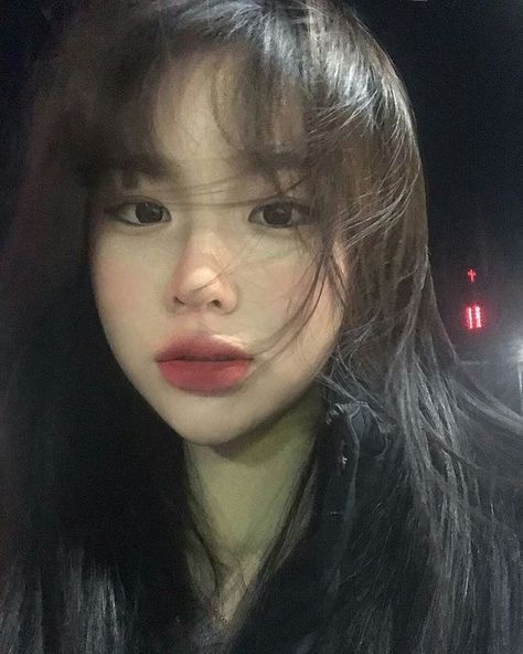 Ulzzang Girl Selca, Oval Face Hairstyles, Face Aesthetic, Swag Girl Style, Vogue Beauty, Cute Makeup Looks, Oval Face, Girls Pin, Grunge Girl