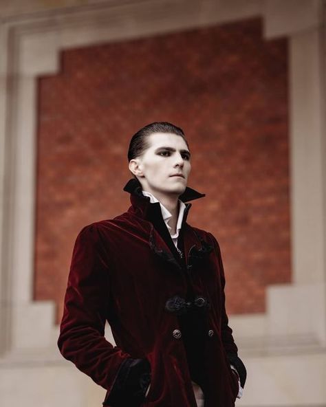 Mens Vampire Makeup, Dracula Makeup, Vamp Makeup, Male Vampire, Vampire Fashion, Instagram Vs Reality, Victorian Vampire, Vampire Clothes, Gothic Fiction