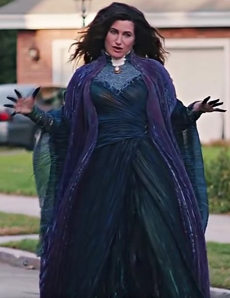 Agatha Harkness Costume, Heroes And Villains Costumes, Morgana Le Fay, Scarlet Witch Cosplay, Avengers Shield, Witches Of East End, Agatha Harkness, Female Villains, Villain Costumes