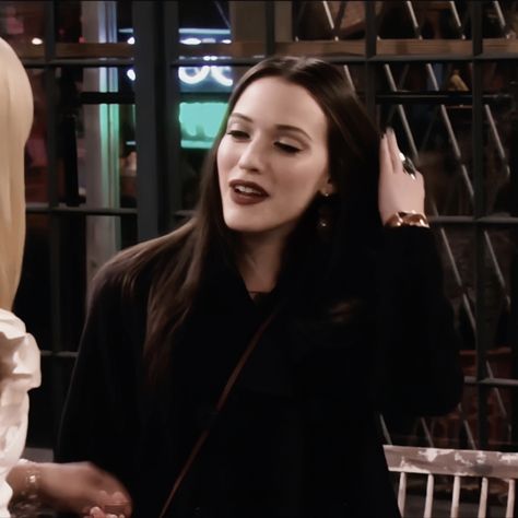 Two Broke Girls Aesthetic, Max Black Icon, Max Black Aesthetic, 2 Broke Girls Aesthetic, Kat Denning, 2 Broke Girls, Kat Dennings, Favourite Characters, Self Concept