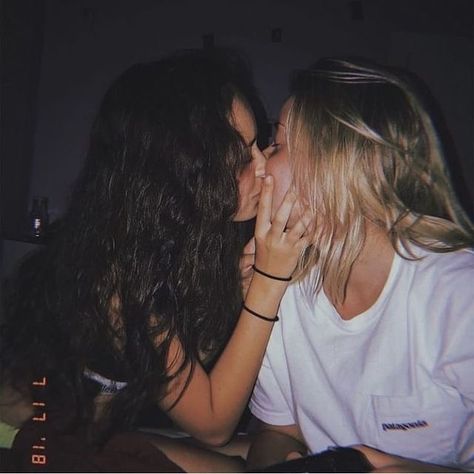 Gay Aesthetic, Girlfriend Goals, Girl Couple, Lgbt Love, Two Girls, I Love Girls, Couple Aesthetic, Girls In Love, Cute Couples Goals