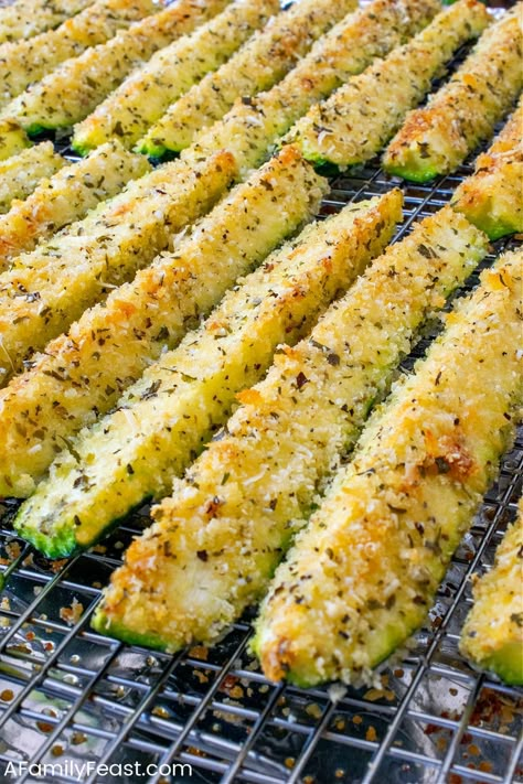 Zucchini Wedges, Parmesan Crusted Zucchini, Zucchini Side Dishes, Easy Zucchini Recipes, Fresh Zucchini, Roasted Vegetable Recipes, Parmesan Zucchini, Easy Zucchini, Parmesan Crusted