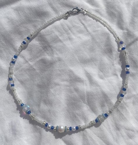 💙 Necklace can be made in gold or silver * Necklace Length: 16in. (adjusted to 16.5in.) #necklaces #beadednecklaces String Necklace Diy, Seed Bead Necklace Ideas, Pop Jewelry, String Necklace, Beads Bracelet Design, Beaded Crafts, Necklace Diy, Bracelet Design, Bracelet Ideas