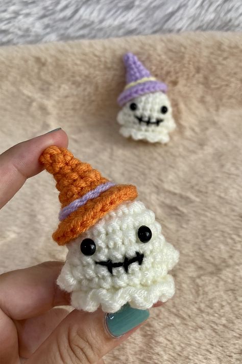 Halloween Crochet : Amigurumi Crochet Mini Ghost Tutorial | Crochet Ghost Keychain 👻👻 Support my channel with your likes and comments. Thanks! 😊🥰💕 #halloween #ghost #crochetkeychain #amigurumicrochet #crochet #kanecrochet Materials: 1. Cotton Yarn 4ply size 2 mm. 2. Crochet Hook No.5 size 3 mm. 3. Eyes size 6 mm. 2 pcs. 4. Polyester fiber 5. Glue 6. Scissors 7. Needle Finished size: Height 6 cm. Width 4.5 cm. Crochet Tiny Ghost, Tiny Ghost Crochet Pattern, Halloween Keychains Crochet, Crochet Ghost Keychain, Mini Ghost Crochet Pattern, Halloween Crochet Keychain, Crochet Halloween Keychain, Crochet Ghosts, Crochet Keychain Tutorial