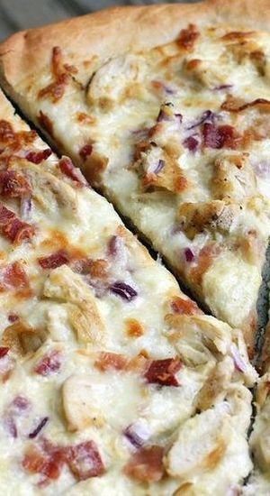 White Chicken Pizza Alfredo Sauce, Chicken Alfredo Flatbread Recipes, White Chicken Pizza Recipe, Chicken Alfredo Flatbread Pizza, Gluten Free Stromboli, White Chicken Pizza, Alfredo Pizza Recipe, Chicken Pizza Crust, Homemade Chicken Alfredo