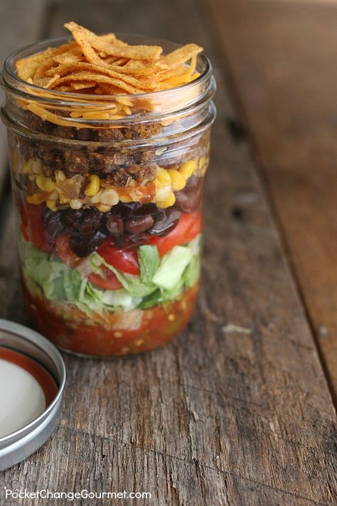 Taco Salad in a Jar Taco Salad In A Jar, Mason Jar Lunch, Salad Jar Recipe, Mason Jar Salad Recipes, Resep Salad, Mason Jar Salad, Mason Jar Meals, Lunch Recipe, Salad In A Jar