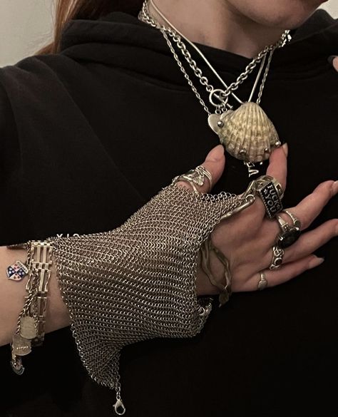 Chainmail Glove, Design Assistant, Chainmail Jewelry, Textile Projects, Chain Mail, Hair And Makeup, Set Design, Muse, Chloe