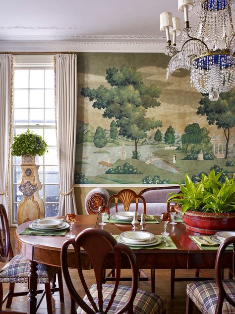 Reviving a Georgian Revival - The New York Times De Gournay Wallpaper, Dining Room Wallpaper, Scenic Wallpaper, Hand Painted Wallpaper, Traditional Dining, Dining Room Interiors, Beautiful Dining Rooms, Chinoiserie Wallpaper, Elegant Dining Room