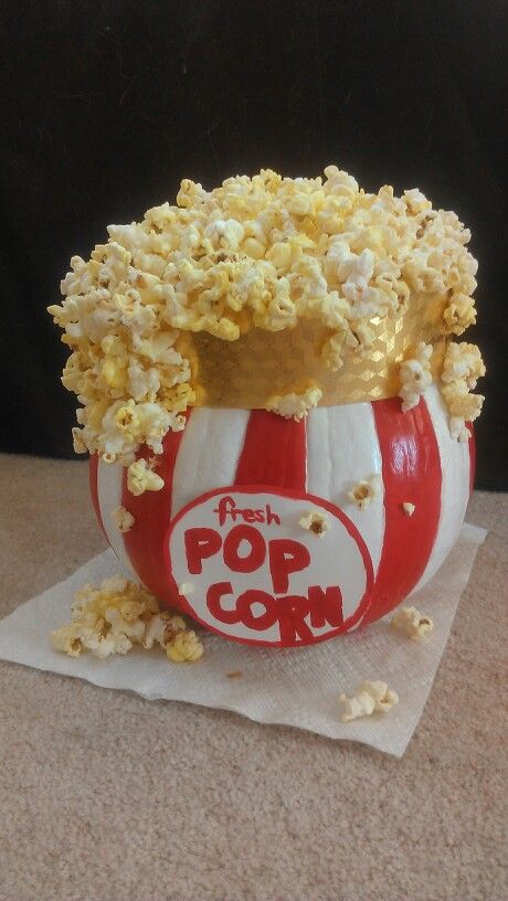 My pumpkin / popcorn bucket pumpkin Pumpkin Popcorn, Movie Theatre Popcorn, No Carve Pumpkin Ideas, Popcorn Halloween, Theatre Popcorn, Popcorn Pumpkin, Halloween Pumpkin Decorating, Easy Pumpkin Decorating, No Carve Pumpkin