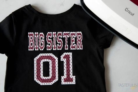 Diy Jersey Shirt, Diy Jersey, Football Diy, Home Decor Diy Crafts, Frugal Family, Diy Disney, Disney Diy, Team Jersey, Iron On Vinyl