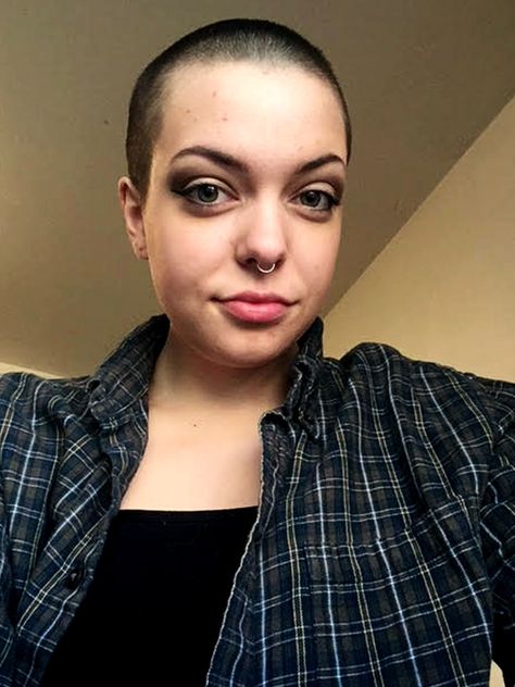 9 Women on What It Felt Like to Shave Their Heads Buzzed Hairstyles, Shave Your Head, Head Quotes, Buzz Cut Women, Shaved Hair Women, Shaved Head Women, Beauty Quotes For Women, Shaving Your Head, Buzzed Hair