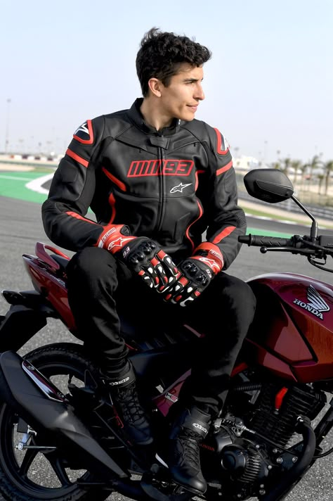 Motogp Marc Marquez, Marc Marquez Aesthetic, Mark Marquez, Hot Biker Guys, Motorcycle Aesthetic, Bike Photoshoot, Biker Boys, Biker Art, Fastest Man