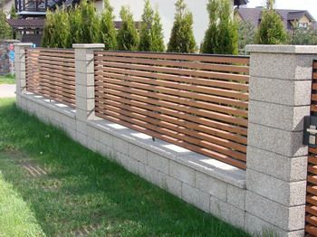 Block Wall N Wood                                                                                                                                                     More Pagar Modern, Front Yard Decor, Diy Garden Fence, Modern Fence Design, Living Fence, Privacy Fence Designs, Cheap Backyard, Front Fence, Fence Designs