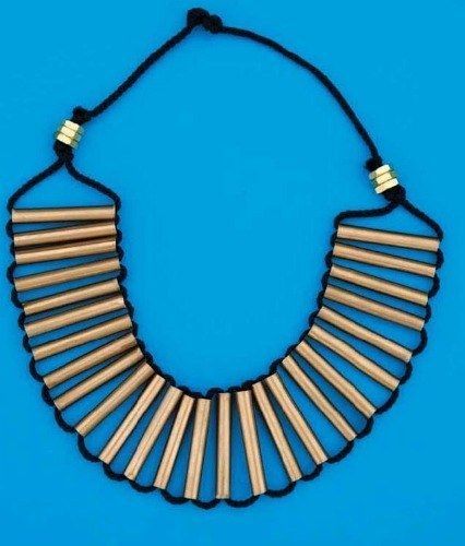 Egyptian Collar, Egypt Crafts, Diy Statement Necklace, I Spy Diy, Diy Fashion Projects, Egyptian Necklace, Long Pearl Necklaces, Necklace Tutorial, Egyptian Jewelry