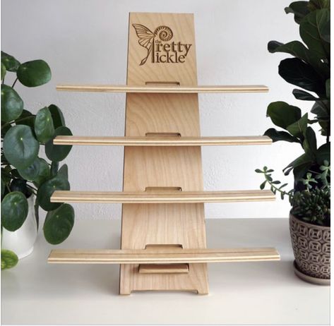 Display Shelf Design, Farmers Market Display, Retail Design Display, Market Stands, Display Showcase, Market Display, Diy Display, Pinterest Video, Market Displays