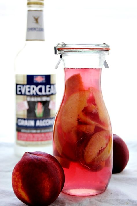 Homemade Peach Liqueur - easy homemade fruit schnapps! crunchycreamysweet.com Peach Schnapps Recipes, Schnapps Recipes, Sauce Au Poivre, Homemade Alcohol, Homemade Liquor, Liquor Recipes, Peach Sorbet, Liqueurs Recipes, Homemade Wine