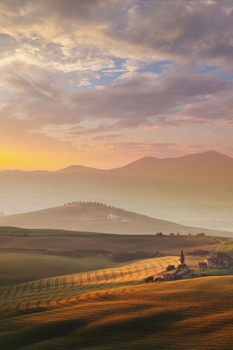 Tuscany Landscape, The Romantics, Val D Orcia, Best Vacation Destinations, 다크 판타지, Montepulciano, Rolling Hills, Nature Aesthetic, Pretty Places