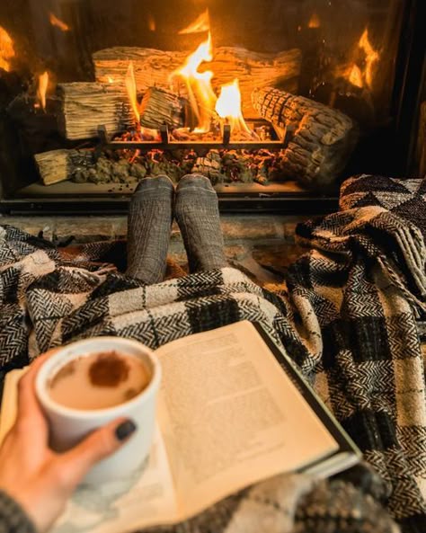 Reading By Fireplace Aesthetic, Reading By The Fire, Cozy By The Fire, Cosy Nights In, Book Night Aesthetic, Winter Books Aesthetic, Winter Book Aesthetic, Cozy Night In, Cozy Night Aesthetic