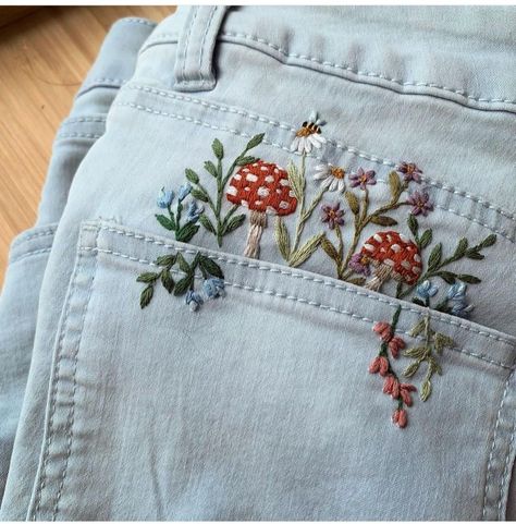 Fall Embroidery Patterns, Embroidery On Jeans, Denim Jacket Embroidery, Embroidery Jeans Jacket, Embroidery Jeans Diy, Bone Bordado, Fall Embroidery, Patterns Simple, Clothes Embroidery Diy