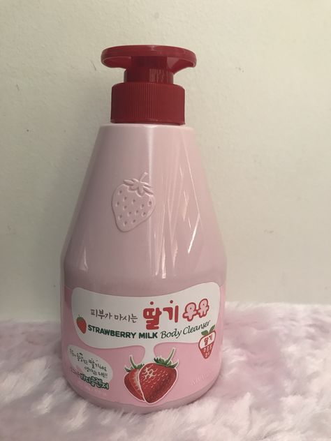 How To Smell Like Strawberries, Kawaii Self Care, Milk Body Lotion, Cute Skincare, Shower Skin Care, Pretty Skin Care, Beauty Kit, روتين العناية بالبشرة, Bath And Body Care