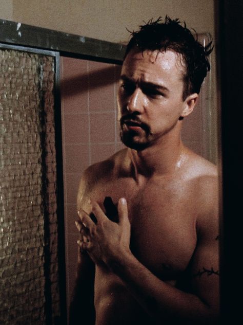 American History X Edward Norton, Edward Norton Wallpaper, Edward Norton 90s, Edward Norton Movies, American History X Movie, Masculine Reference, Kyle Gallner, American History X, X Movies