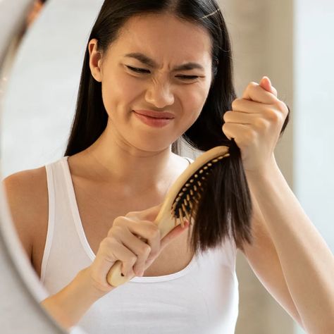 4 Morning Habits That Are Making Hair Loss *So Much* Worse, According To Doctors Haircut For Thinning Hair, The Best Haircut, New Hair Do, How To Cut Bangs, Morning Habits, Celebrity Hair, Making Hair, Lost Hair, Celebrity Hair Stylist