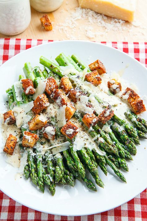 Easy Asparagus Recipes, Asparagus Dishes, Grilled Asparagus Recipes, Sommer Mad, Closet Cooking, Eating Keto, Grilled Asparagus, Asparagus Recipe, Bbq Party