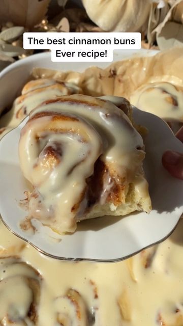 Foodi.ma🤍 on Instagram: "Follow for more delicious recipes!! The best cinnamon rolls recipe! Ever!! #cinnamonrolls #CinnamonRoll #CinnamonRollRecipe #CinnamonRollsRecipe #Recipe #Cinnamon #CinnamonBun #CinnamonBuns #Paul #FallRecipes #Fall #Recipe #Bread #Baking #Food #Trending #Trend #Viral #Viral #ViralPost #easyrecipe #easyrecipes #foryou #fyp #foodtiktok #foodie #foodlover #foodtok #foodporn #bussin" Easy Cinamoroll Recipe, Cimmanon Rolls, Cinnamoroll Recipe, Best Cinnamon Roll Recipe, Food Truck Wedding, Best Cinnamon Rolls, Cheesecake Bar Recipes, Tea Party Food, Sweet Snacks Recipes