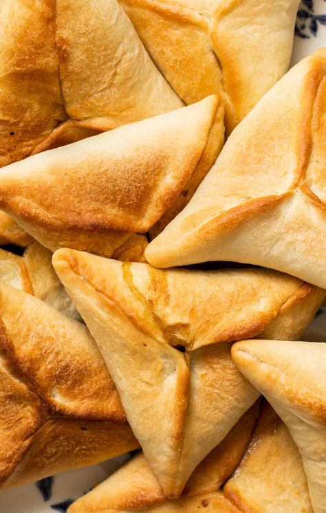 Lebanese Spinach Pies - Addicted to Tahini Spinach Fatayer Recipe, Lebanese Spinach, Fatayer Recipe, Spinach Pies, Best Chicken Soup, Middle East Food, Healthy Eating Inspiration, Spinach Pie, Lebanese Food