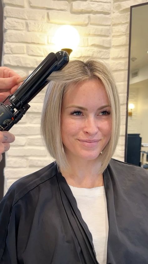 Volume up🔈 Why clients don’t leave haircuts with wet hair 💡 All the magic happens on dry hair. My style is often build shape on wet… | Instagram No Layer Bob, Bob Haircut No Layers, Floating Bob Haircut, Flicked Bob, Jocelyn Mcclellan, Reverse Bob, Hair Pic, One Length Bobs, Chris Jones