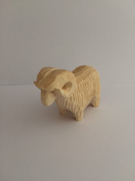 Hand Carved Wooden Toys, Hand Carved Animals, Wood Carving Aesthetic, Whittled Animals, Whittling Animals, Wood Carving Animals, Wood Whittling, Woodcarving Ideas, Wood Figurine