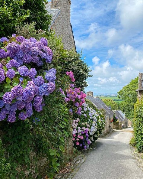 Holidays Aesthetic, Perfect Peace, Scottish Islands, Summer Wallpaper, European Summer, City Travel, Coastal Homes, Island Life, France Travel