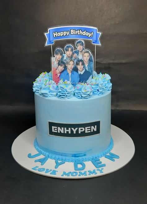 K Pop Cake Ideas, K Pop Birthday Cake, Enhypen Cake Design, Enhypen Birthday Cake, K Pop Cake, Enhypen Cake Ideas, 14th Birthday Cakes, Birthday Cake Cake, Kpop Enhypen