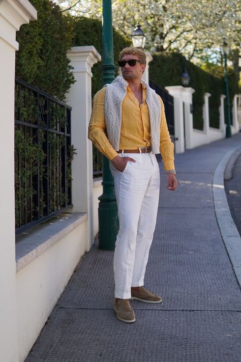 Elevate Your Style: Old Money Spring Outfits for Men in 2024 Old Money Aesthetic Outfit Yellow, 18th Outfit, Business Aesthetics, Spanish Party, Railing Designs, Preppy Wardrobe, 2024 Menswear, Style Types, Semi Formal Attire