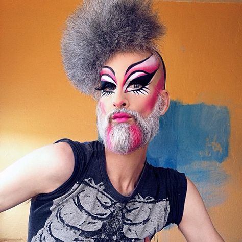 M Andersen Mathu Andersen, Beard Ideas, Stunning Makeup Looks, Glitter Beards, Make Carnaval, Earthy Vibes, Drag Make-up, Drag Queen Makeup, Drag King