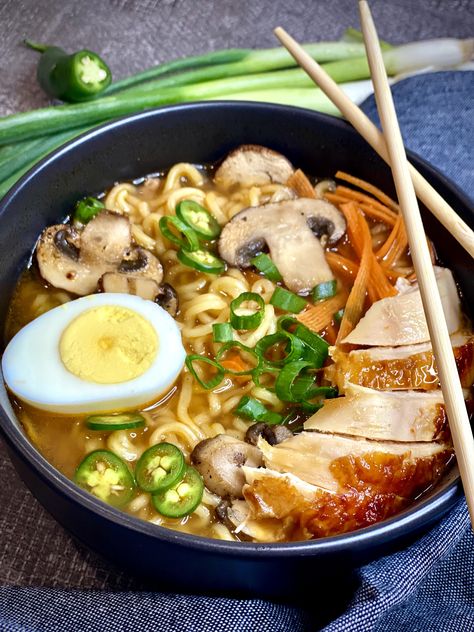 Rotisserie Chicken Ramen, Homemade Chicken Ramen, Chicken Ramen Noodle Recipes, Pho Soup Recipe, Ramen Soup Recipes, Rotisserie Chicken Recipes Leftover, Chicken Ramen Recipe, Rotisserie Chicken Soup, Ramen Dinner