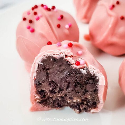 Oreo Balls Recipe, Oreo Balls, Candy Sprinkles, Valentines Day Desserts, Chocolate Sandwich, Chocolate Sandwich Cookies, Valentines Day Treats, Balls Recipe, Candy Melts