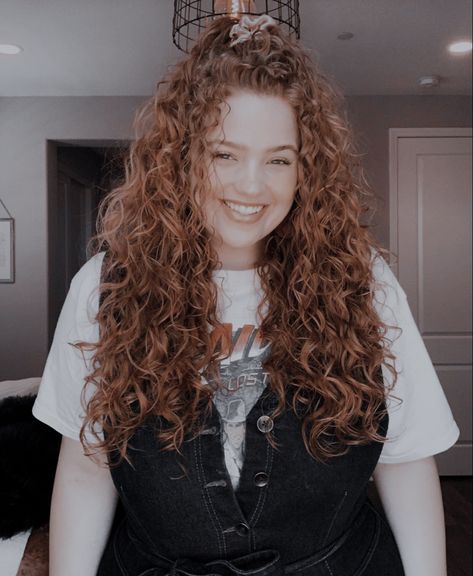 Bree Kish, Curly Hair Styles Easy, Blonde Model, Date Of Birth, Modeling Career, Curvy Fashion, Redheads, Red Hair, Style Guides