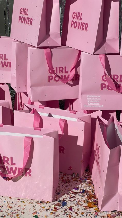 Boutique Bags Packaging, Pink Luxury Branding, Boutique Aesthetic Ideas, Company Office Ideas, Business Launch Party, Pink Packaging, 12 Days Of Xmas, Sales Girl, Pink Business