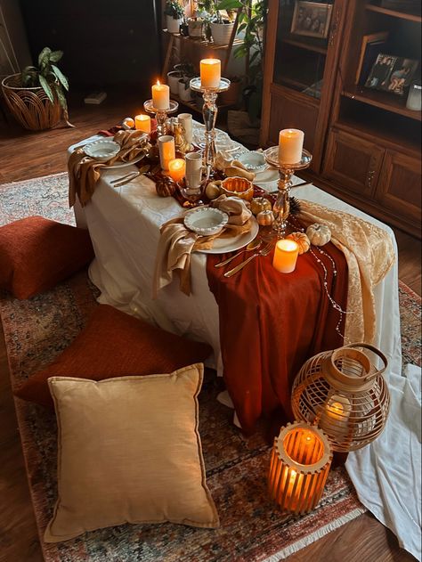 Indoor Picnic Aesthetic, Indoor Picnic Ideas, Fall Picnic Aesthetic, Indoor Picnic Date, Ceremony Aesthetic, Picnic Candles, Cozy Romance, Living Room Picnic, Fairy Picnic