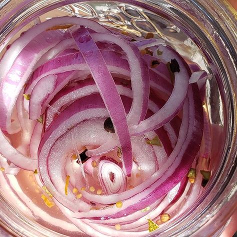 Pickled Red Onion - Love of Food Magazine Pickled Red Onions With Grenadine, Pickles Onions Red, Paleo Pickled Red Onions, Quick Pickled Onions Red, Burger Salad, Red Onion Recipes, Quick Pickled Red Onions, Pickling Spice, Pickled Red Onions