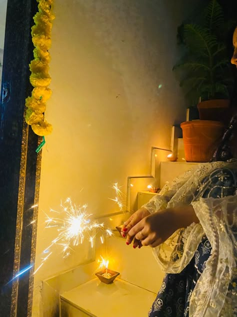 Diwali Girl, Girl Aesthetic Faceless, Aesthetic Diwali, Diwali Aesthetic, Diya Rangoli, Diwali Pictures, Festival Aesthetic, Hand Doodles, Diwali Party