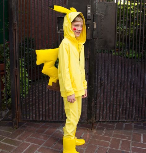 Picachu Costumes, Pikachu Costume Kids, Pikachu Costume Diy, Pikachu Halloween Costume, Diy Pikachu, Pikachu Halloween, Sew Halloween Costume, Pikachu Costume, Sibling Costume