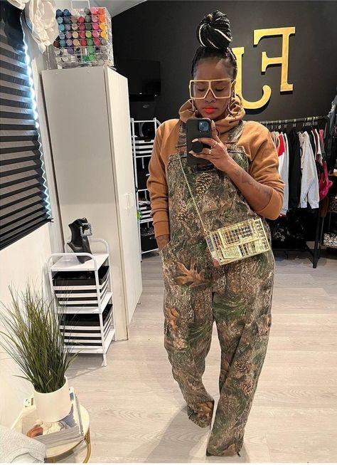 Women Outfit With Timberland Boots, Alonzo Arnold Outfits, Hoodie And Overalls Outfit, Camo Jumpsuit Outfit, Camo Overalls Outfit, Camo Fits, Alonzo Arnold, Camo Overalls, Camo Jumpsuit